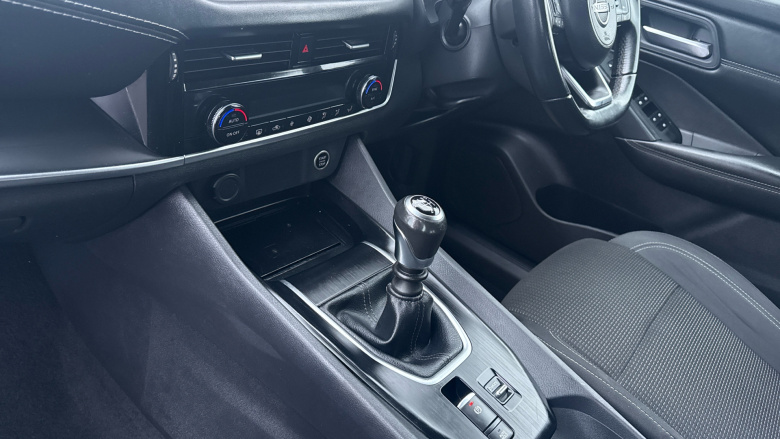 Nissan Qashqai 1.3 DiG-T MH Acenta Premium 5dr Petrol Hatchback